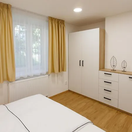 Апартаменты Whitehouse