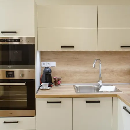 Whitehouse 아파트