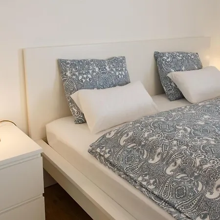 Whitehouse Апартаменты *