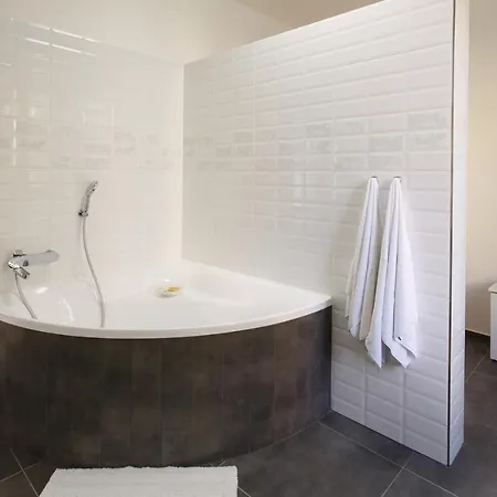 Whitehouse Острава