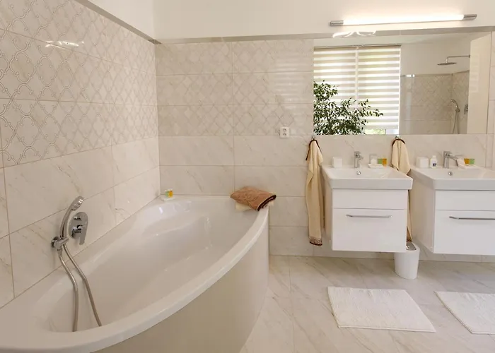 Apartment Whitehouse