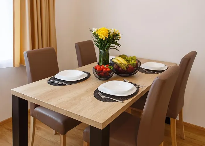 Whitehouse Apartment *