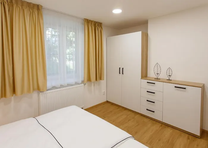 Apartment Whitehouse