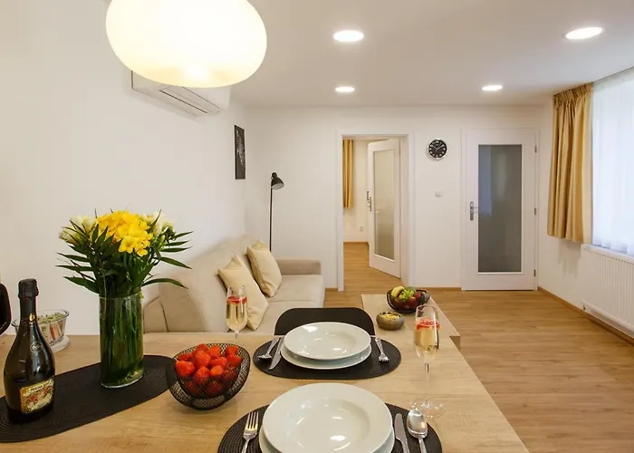 Whitehouse Apartment *