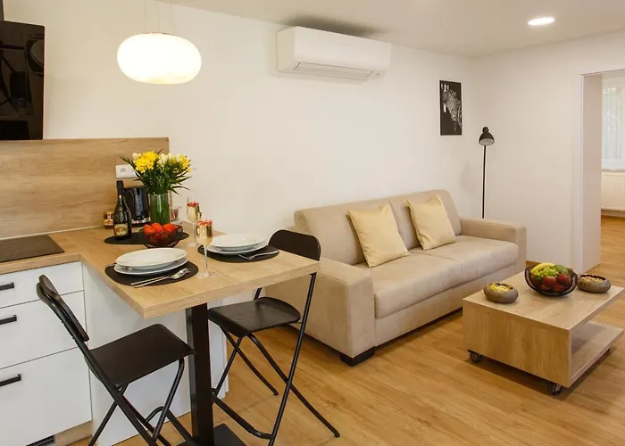 Whitehouse Apartment