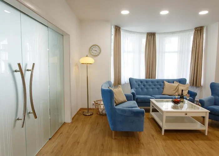 Whitehouse Apartment