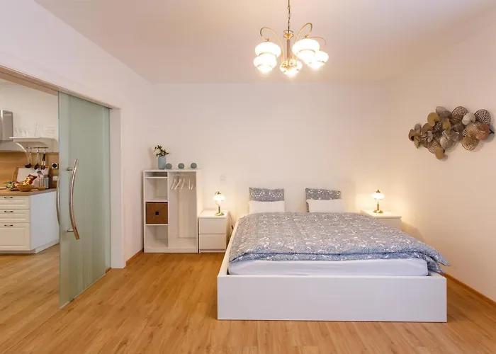 Whitehouse Apartment