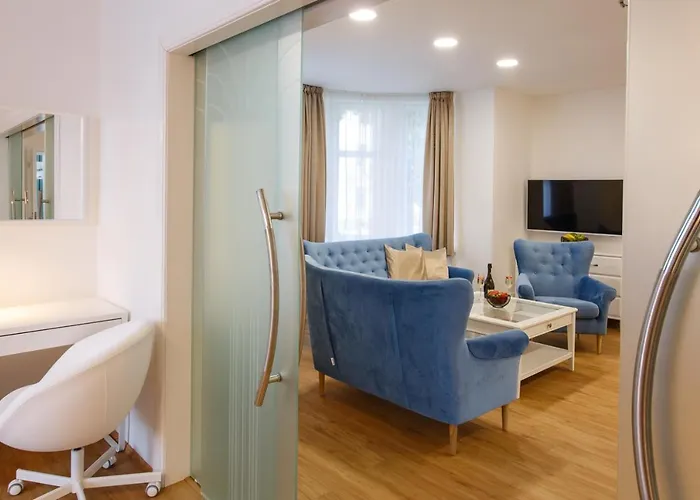 Whitehouse Apartment